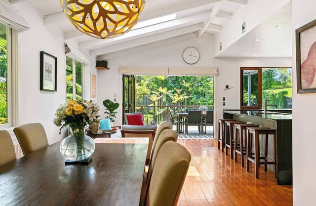 Stunning Four Bedroom Home near the lake