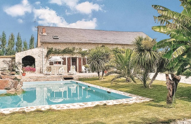 Stunning home in Les Magnils-Reigniers