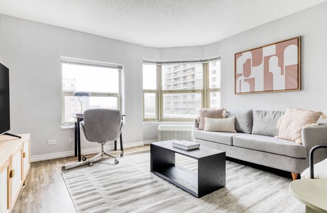 Stunning Gold Coast 1BR w/Gym & Lounge, 1 block from L, by Blueground