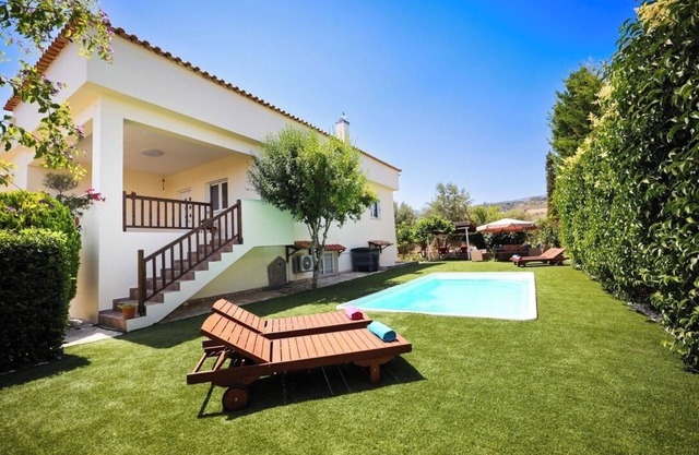 Stunning Greek Villa-private pool-beach-sleeps 8