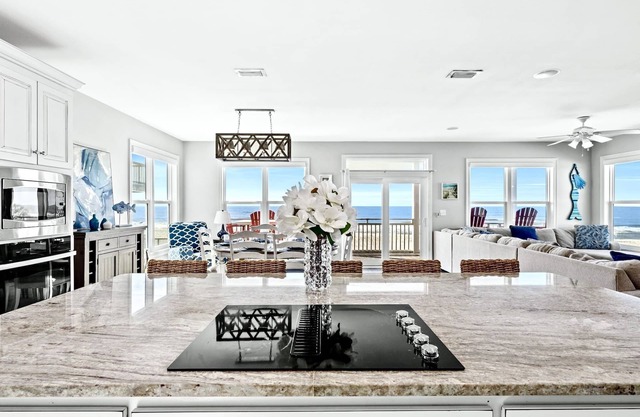 Stunning Gulf-Front Sunsets! Secluded Beach, Private Pool, Elevator, &Beach Gear