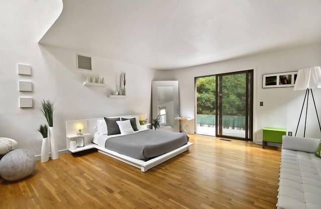 Stunning Hamptons Contemporary Near Wolfer's Vineyard