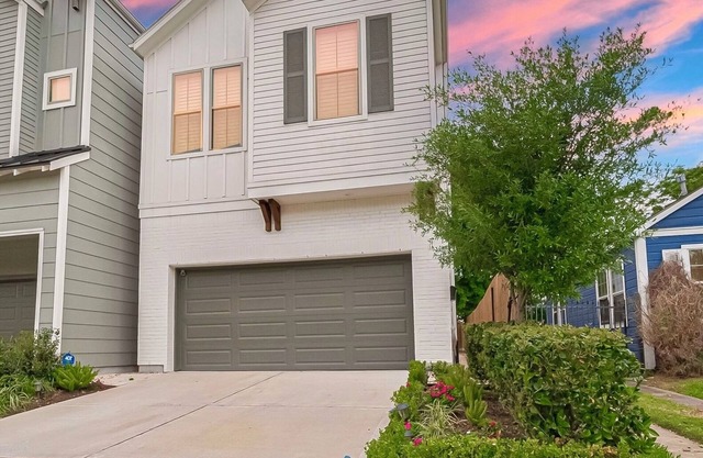 Stunning Heights 3BR Office Patio Garage