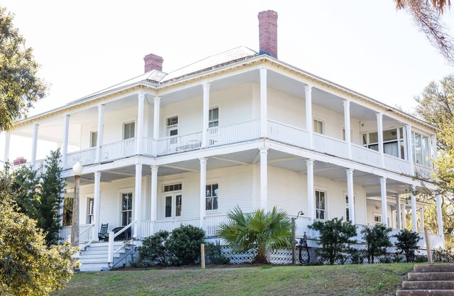 Stunning Historic Home - No crowds. Beach Access 120 yds from the front porch