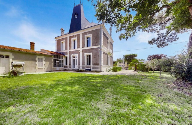 Stunning home in étaules with WiFi
