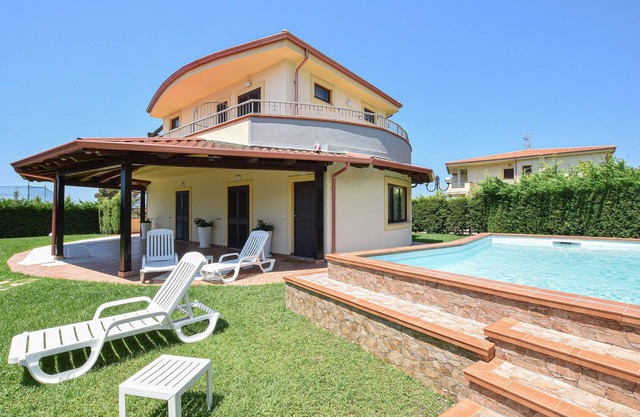 Stunning home in Sangineto Lido