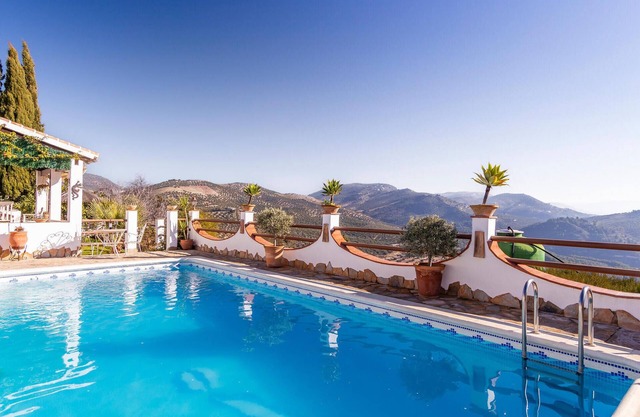 Stunning home in Iznajar with WiFi