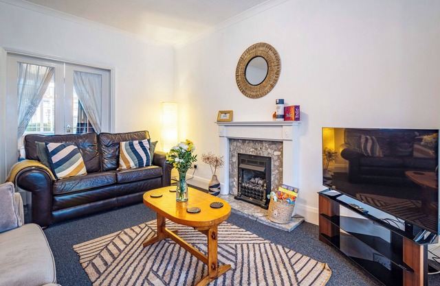 Stunning Home Next to Nottingham University | Off-Street Parking | Sleeps 8