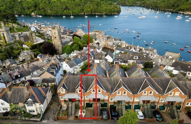 Stunning house, river views, 3 balconies, Fowey