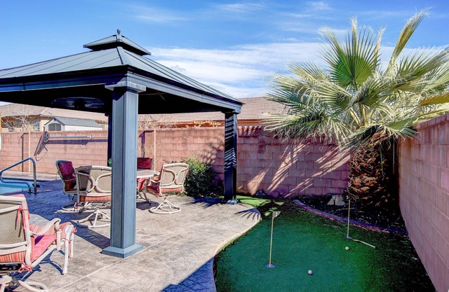 STUNNING/IMMACULATE4bd/2ba PrivatePool/WaterSLIDE new beds!BOOK