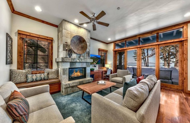 Stunning Lakefront Views, Hot Tub, A/C, Gym, walk to Dining and shops
