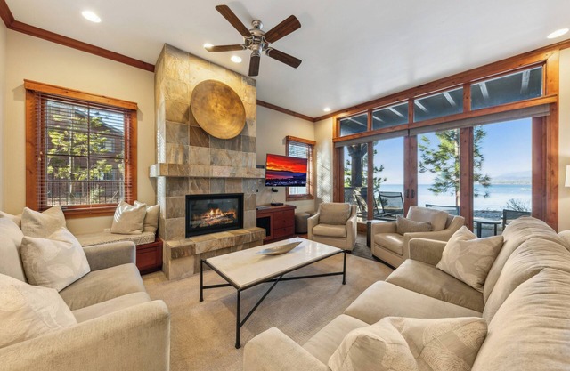 Stunning Lakefront Views, Hot Tub, A/C, Sierra Shores #1