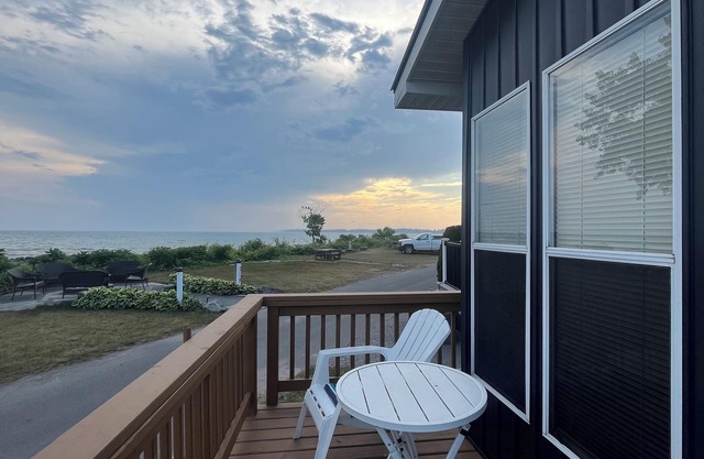 Stunning Lakeview Cottage @Sherkston Shores Resort and Camp ground.