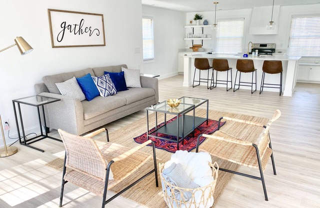 Stunning Loft w/King Suite: near Duke/UNC, RDU Airport, Downtown