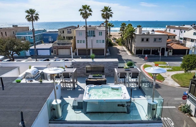Stunning Luxurious Home with Rooftop, Steps to Sand/Beach