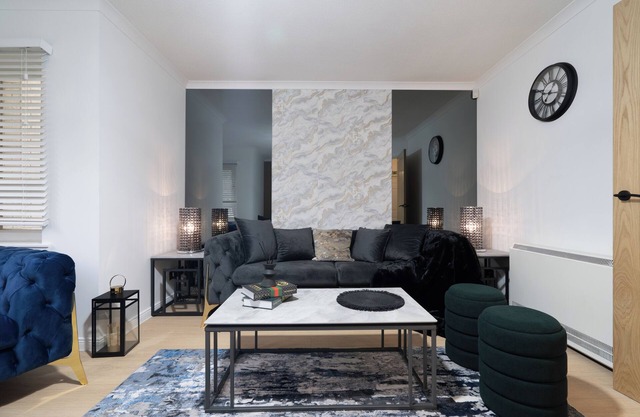 Stunning Luxury, 2 Bedroom Apartment