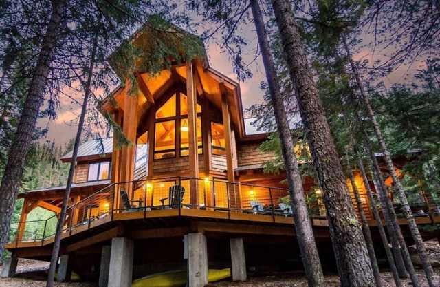 Stunning Luxury w/Hot tub & Amazing Views on Private Lake - Bend