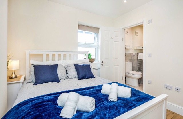 Stunning, Modern, Spacious Flat with Free Parking, Rural