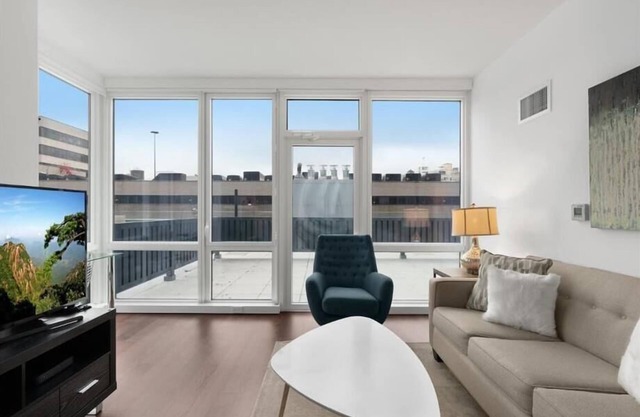 Stunning new 1BR | Deck + Lounge | Upper East Side