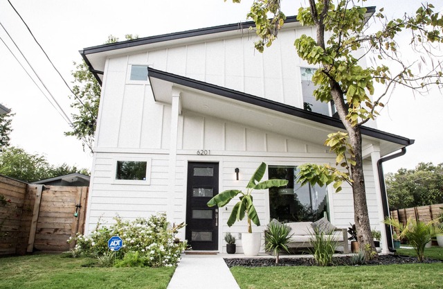 Stunning new home in East Austin. Close to Down Town!