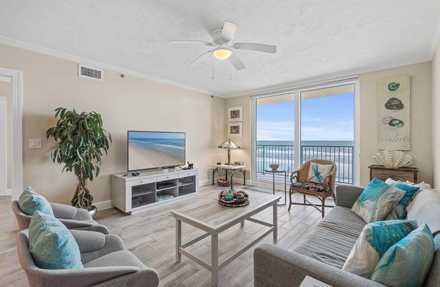 🌊Stunning Oceanfront-Balcony-Pool+Hot Tub-DiMucci Tower 201🌊
