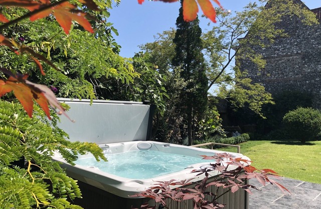 Stunning Oakleigh House for special gatherings