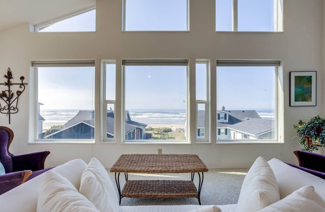 Stunning Ocean View, Sandy Beach, Dog Friendly!