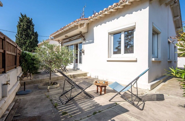 Stunning private villa for 6 people with WIFI, A/C, TV, terrace, pets allowed and parking