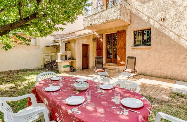 Stunning private villa for 6 guests with WIFI, TV, terrace and pets allowed