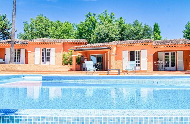 Stunning private villa for 8 people with WIFI, A/C, private pool, TV and terrace