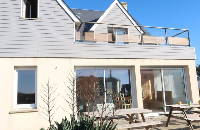 Stunning private villa for 7 guests with WIFI, TV, terrace and pets allowed