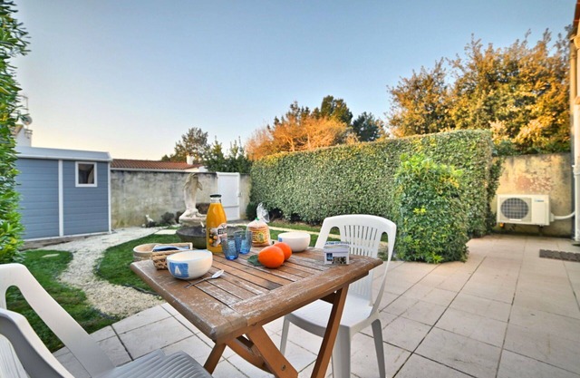 Stunning private villa for 4 guests with WIFI, TV, terrace, pets allowed and parking