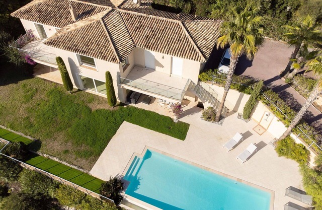 Stunning private villa for 6 people with A/C, private pool, WIFI, TV and terrace