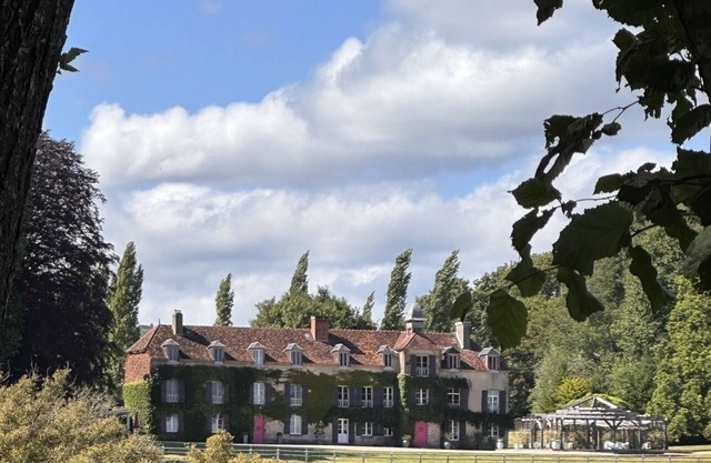 Stunning private castle with heated pool sleeps 20
