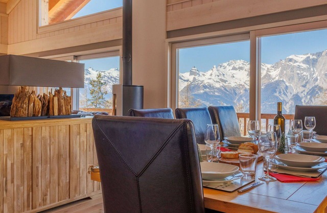 Stunning private villa for 8 guests with hot tub, WIFI, TV and terrace