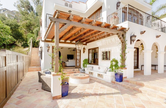 STUNNING private Designer villa/duplex in the top of Hollywood Hills.