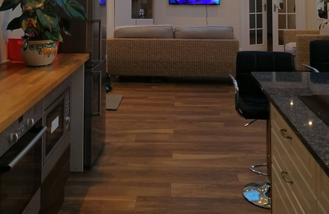 Stunning Private lodge in old farm house with acre of open land! WIFI AVAILABLE