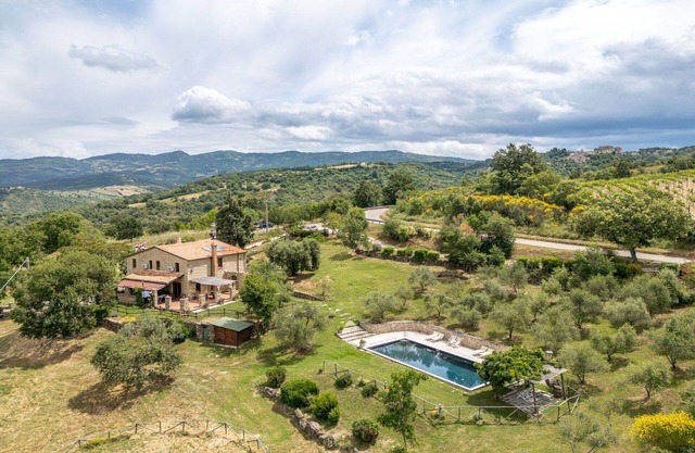 Stunning private villa with A/C, private pool, WIFI, TV, patio, panoramic view and parking