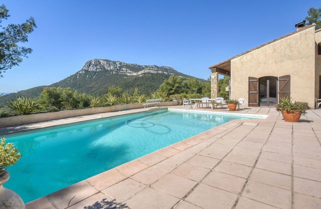 Stunning private villa for 6 people with private pool, TV and terrace