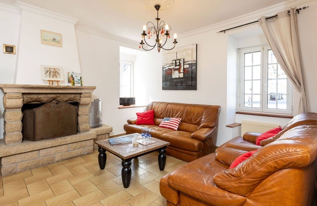 Stunning private villa for 10 people with WIFI, TV, terrace, pets allowed and parking