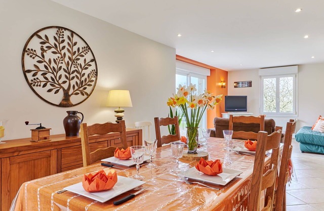 Stunning private villa for 5 people with WIFI, TV, patio, pets allowed and parking