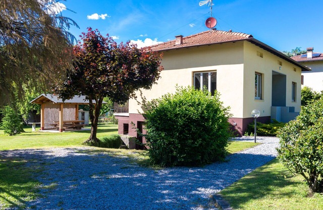 Stunning private villa for 6 guests with WIFI, TV, patio and pets allowed
