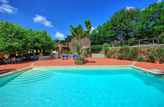 Stunning private villa with A/C, WIFI, private pool, TV, panoramic view, parking, close to Cortona