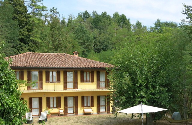 Stunning private villa for 6 guests with WIFI, TV, terrace, pets allowed and parking