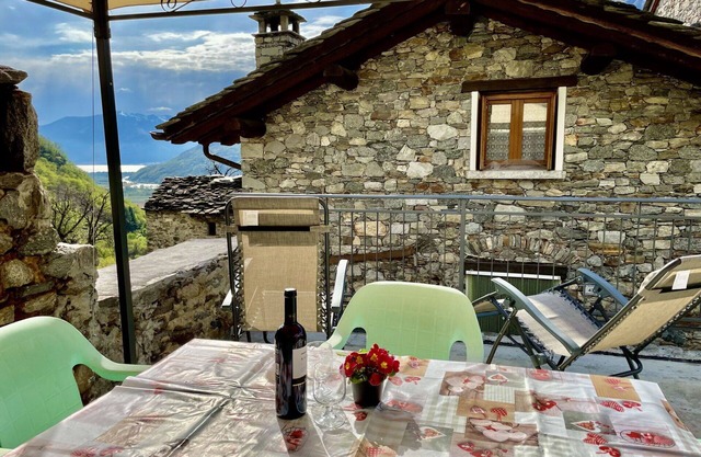 Stunning private villa for 3 guests with WIFI, TV, terrace and pets allowed