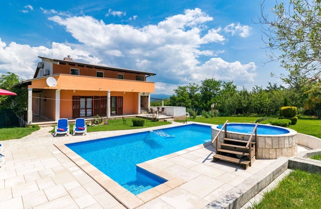 Stunning private villa with WIFI, A/C, private pool, TV, terrace, pets allowed and parking