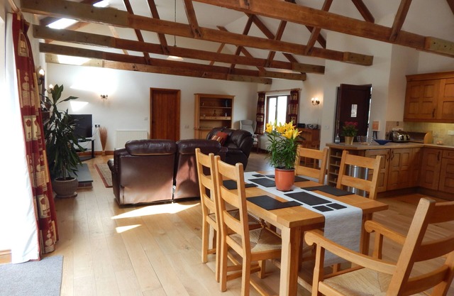 Stunning quality barn conversion, heated swimming pool, hot tub