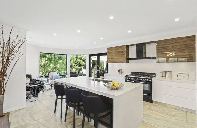 STUNNING RENOVATED HOME CLOSE TO SYDNEY