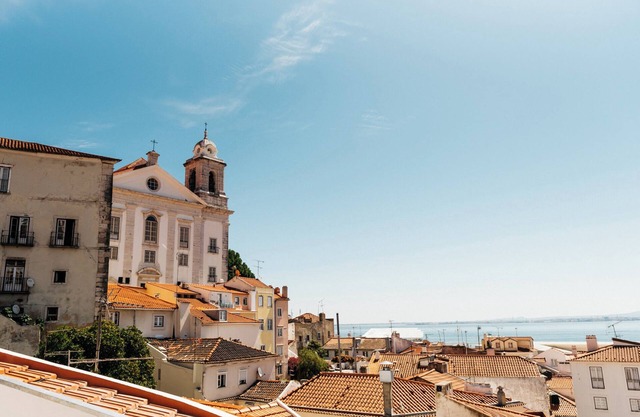 Stunning river view Portuguese Soul Large Terrace in Alfama, sleeps 19