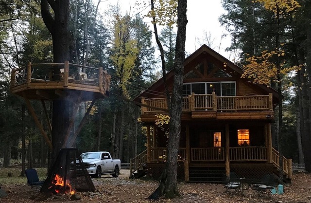 Stunning Riverfront Solar-Powered Cabin with back-up generator